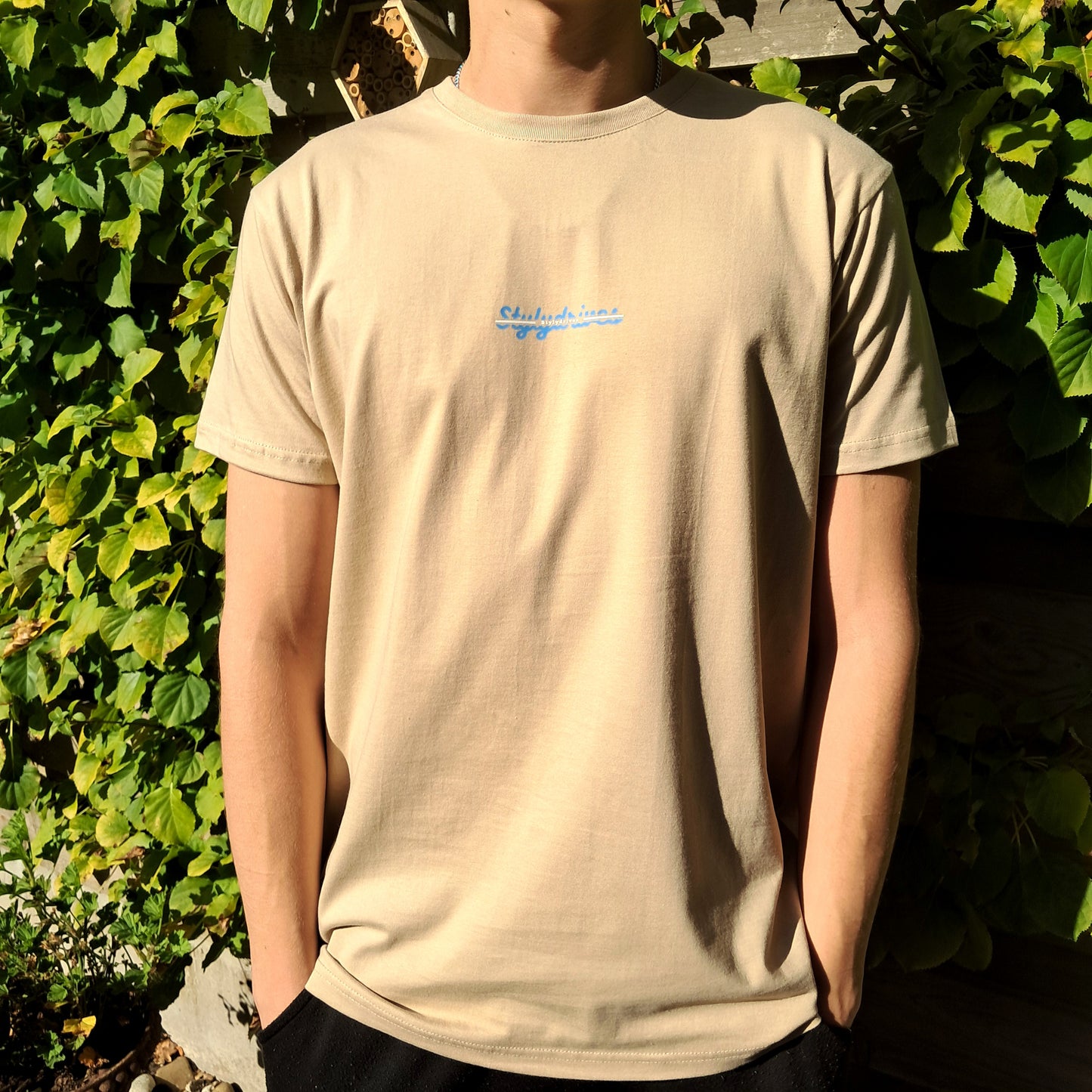 Neon Blue 6 | T-Shirt | Beige